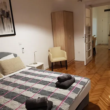Lux In 2 * Belgrado